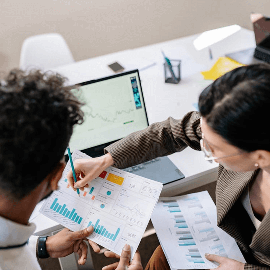 Ruhig Finlore - Team von Kryptowährungsexperten