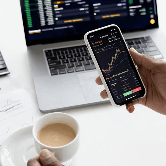 Ruhig Finlore Krypto-Investment-Experten-Team